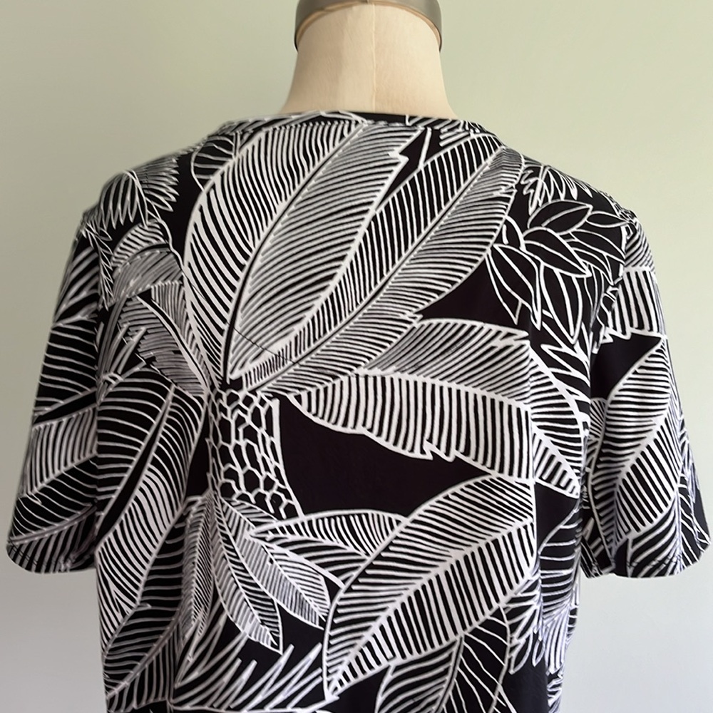 Black and white short sleeve sequin T-shirt - Picture 7 of 9